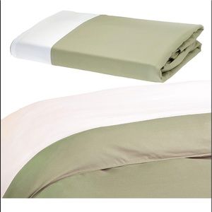 BedVoyage White / Sage Green Queen Size Reversible Duvet Cover